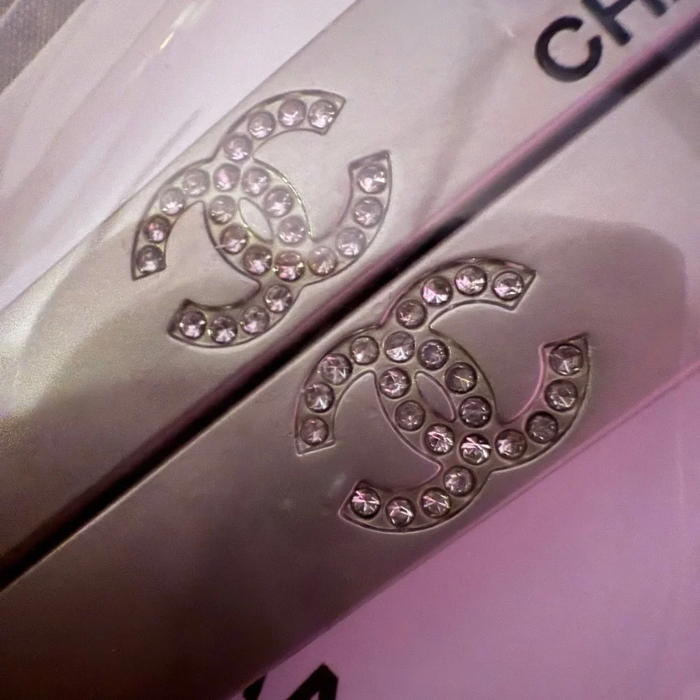 Chanel silver rhinestone hair barrettes (2) new with box - Picture 3 of 4